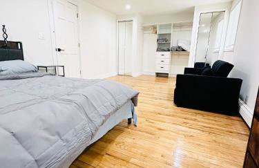 Comfortable 4-BR Family Home with Ample Parking - Foto 17