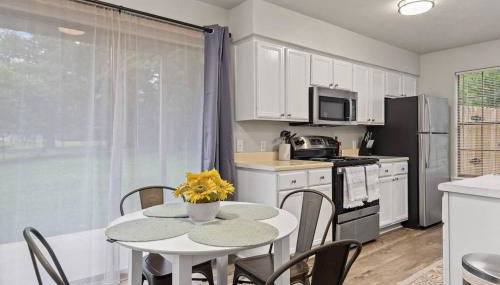 Cozy 2BR Comfort Near Texas A&M • EV-Friendly - Foto 3