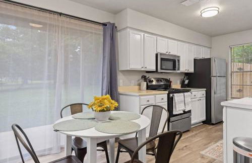 Cozy 2BR Comfort Near Texas A&M • EV-Friendly - Foto 3