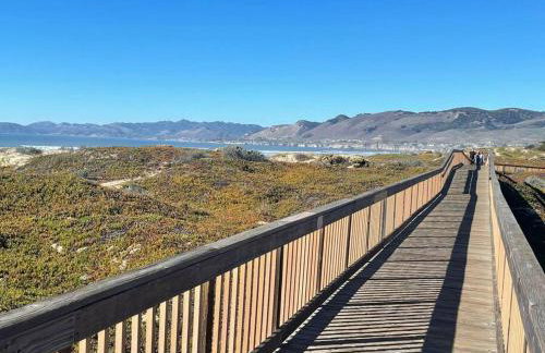 Hillside view with hot tub! - Foto 25