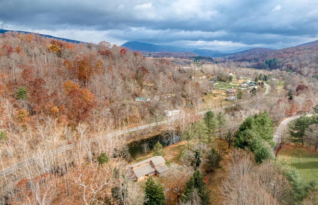 4BR Lodge on Wolf Creek – Fishing, Hiking, New River Fun & Hokie Weekends - Foto 71