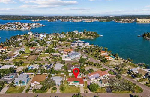 Visit Nonna's Beach Cottage & Enjoy the Sunshine with a Short Walk to the Beach! - Foto 29