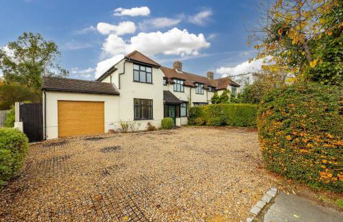 Meadow House with Driveway Parking, Spacious Garden, Fast Wifi and Smart TVs by Yoko Property - Foto 31