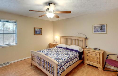 Bring the Family! Suburban Home with Yard in Omaha - Foto 12