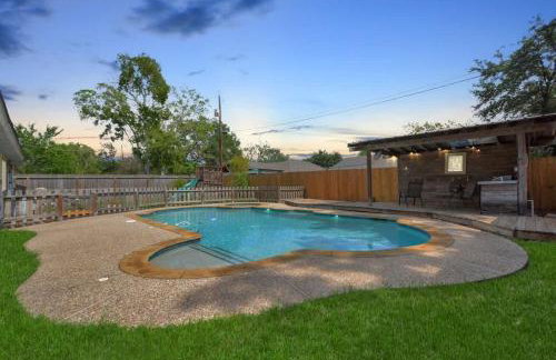 Backyard Oasis-Pool & Grill-Heart of Friendswood - Foto 1