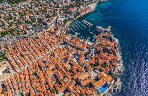 Villa Kate - outdoor pool, 4 bedrooms, free parking - Photo 49