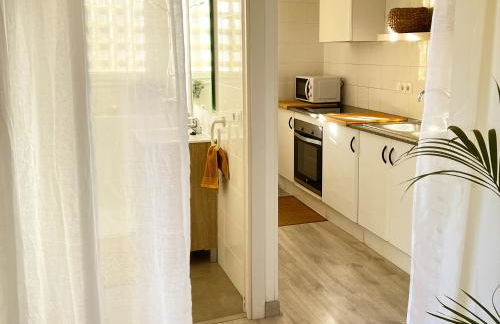 Beachfront, Sea views, Terrace and Parking! - Foto 14