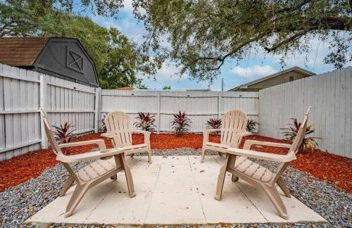 Family & Pet Friendly Getaway with Porch Fire Pit & Yard - Foto 38