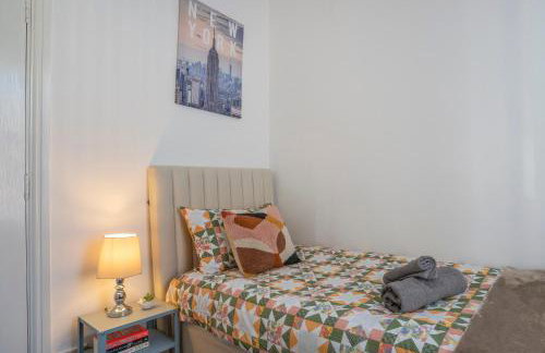 Spacious 3 Bed Flat-Free Parking-by Holiday Homes - Foto 12