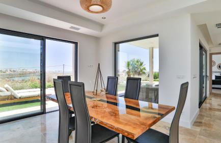 Brand New Waterfront Villa with pool - Foto 15