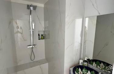 Maison vue mer avec piscine sur la Côte d'Azur - Photo 16