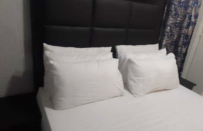 Central Sandton Apartment - Photo 11