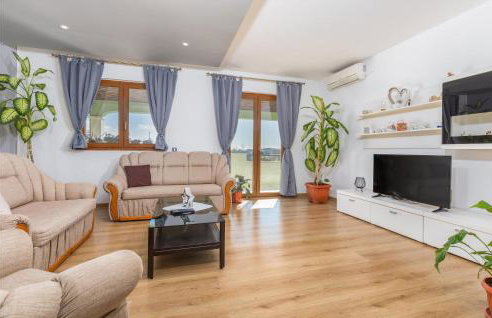 Cozy Apartment In Pilkovici With Wifi - Photo 4