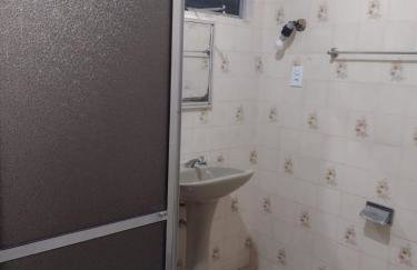 Apartamento amplo 10 mim da praia - Foto 3