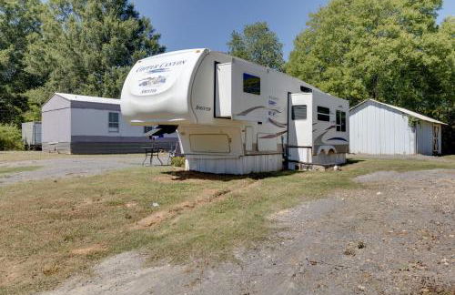 2 Mi to Lake Guntersville Peaceful Camper Home - Foto 20