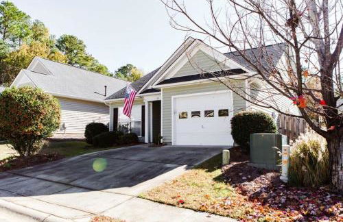 The Lucky Charm Sunny Screened Porch Near USC&Base - Foto 31