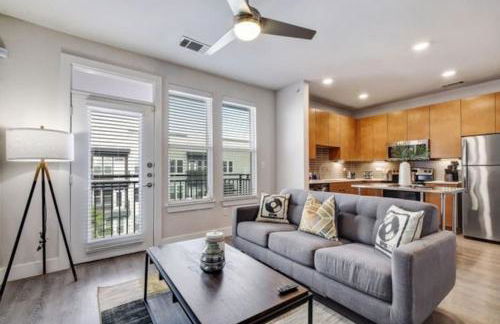 Luxurious Studio, Work from Home, Wifi, Riverwalk - Photo 1