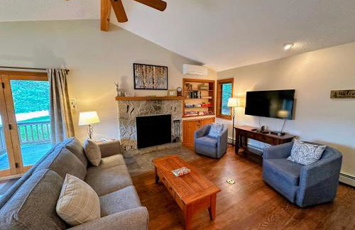 FC44 Renovated 3bed 3bath Forest Cottage AC views yard fast wifi Walk to skiing - Foto 8