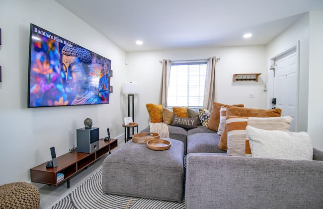 Good Vibes Oasis- Cozy Townhome With Parking - Photo 8