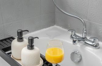 Beautiful Orpington Home w Pool Table and Driveway - Photo 46