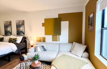 Super stylish 4 BR Home Steps from the Fun - Foto 32