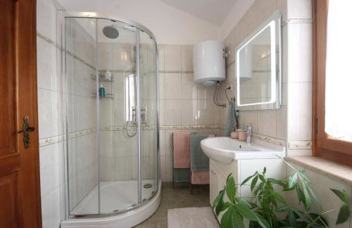 Apartment PARENZANA, little row HOUSE with big green yard in central Istria - Foto 25