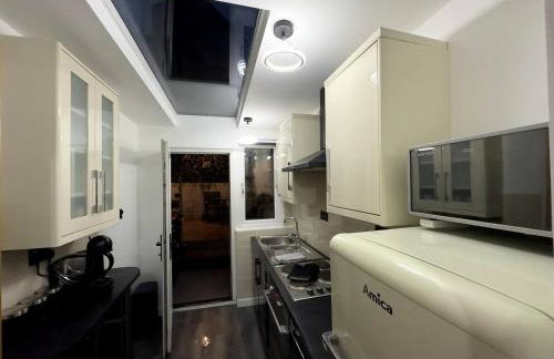 Gorgeous Graceful Getaway w Gazebo - Tylorstown - Foto 4