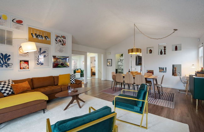 Pine Street Loft –Just steps from Old Town Square! - Photo 13