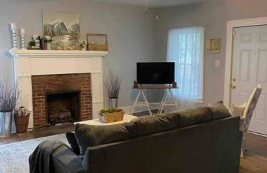 Farmhouse with game room, fire pit and creek - Foto 6