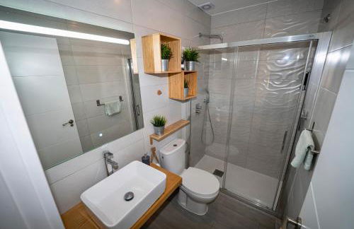 Apartasuites Royal Zahara, Máximo confort con vistas al mar - Photo 28