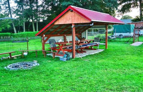 Cottage by Ostrowieckie Lake with Private Beach - Foto 19