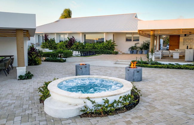 Beachfront Villa w Pool Sleeps 16 Dining Tub - Foto 15