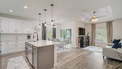 SW Florida Luxury Modern Retreat, King Bed Suite , Close to Beaches / Golfing / Fishing / Air Ports , 2023 Built - Foto 3