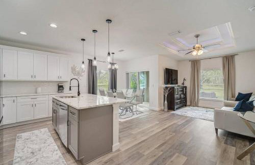 SW Florida Luxury Modern Retreat, King Bed Suite , Close to Beaches / Golfing / Fishing / Air Ports , 2023 Built - Foto 3