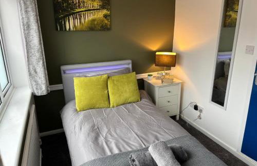 Modernised 4bed stay-away-home in Runcorn sleeps 7 - Foto 7