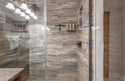 HotTub-Elkpoint-True Ski In Ski Out Family &Pet Friendly - Photo 28