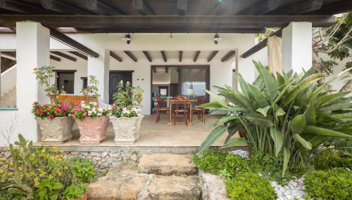 Villa a 300 Mt. dal Mare (Magaggiari) con campo da tennis - Foto 3, Garden, Garden view