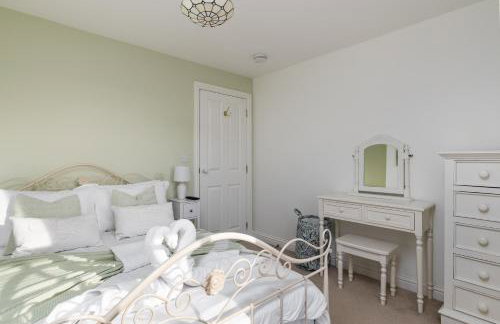 Beautiful cottage style 3-bed By Valore Property Services - Foto 18