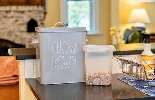 1890 CapeCod farmhouse:Charming, Private, Spacious - Photo 18