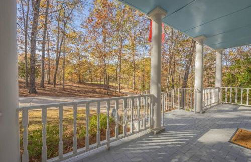 Large Luxury House, King Beds and More, Hot Tub, Theater, Fireplace, Game Room, Ping-pong, Pool Table, Air Hockey, Arcade, River, Big Kitchen, Nice Porch, Quiet, Good for Families and Large Groups, Near UGA Golf Course, Close to UGA & Stanford Stadium - Photo 42