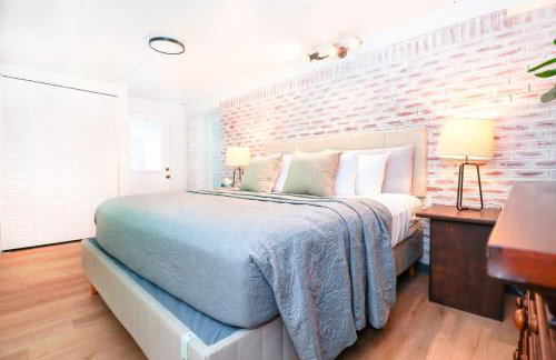 StylishAptWtrGrdnOppLake&Prk&Yrd - Foto 2