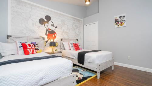 Magical 5-Bedroom Retreat w/ Pool, 3 Ensuite Bedrooms, Near Disney, and Internet! - Foto 2