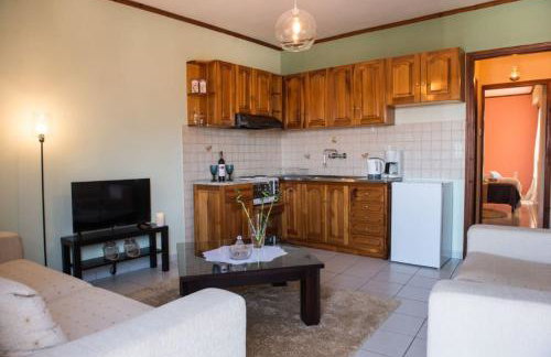 Small Town Apartment - Photo 4