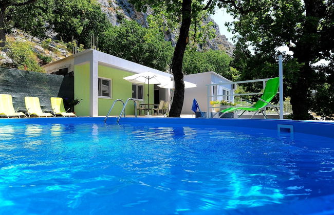 Holiday House With Pool - Photo 10