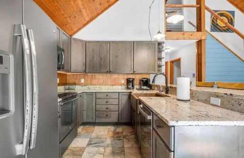 Updated Classic Cabin, Private Community and Hot Tub - Foto 9