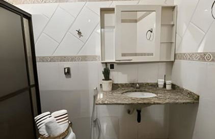 Casa com 2 suites e 1quarto piscina Ar para 8 hospedes - Foto 63