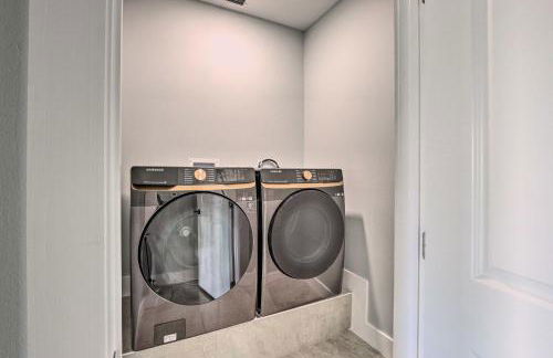 Stunning Laguna Vista Retreat with Pool and Grill - Foto 18