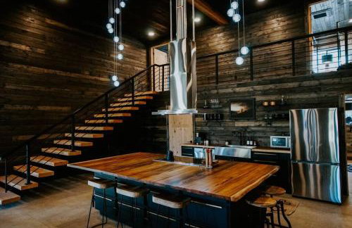 Luxe Nordic Barndominium Retreat at Black Pine - Foto 9