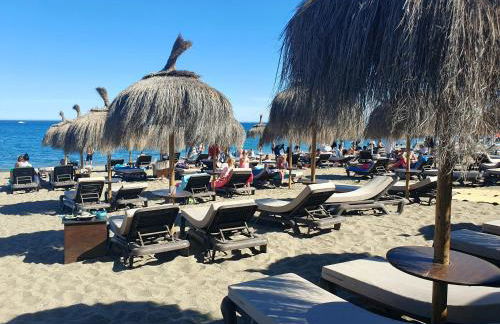 Luxury beachfront apartment with pool, sauna, fitness and gym in province Malaga, Andalusia - Photo 32