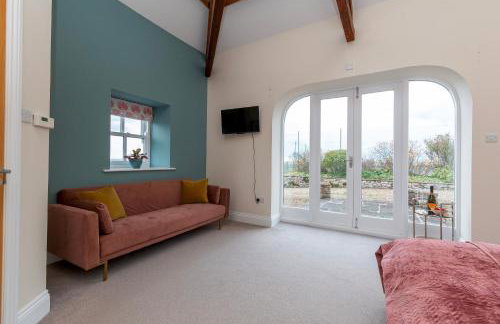 Luxury Barn - Hot Tub, Views, Stunning Location! - Pass the Keys - Photo 19